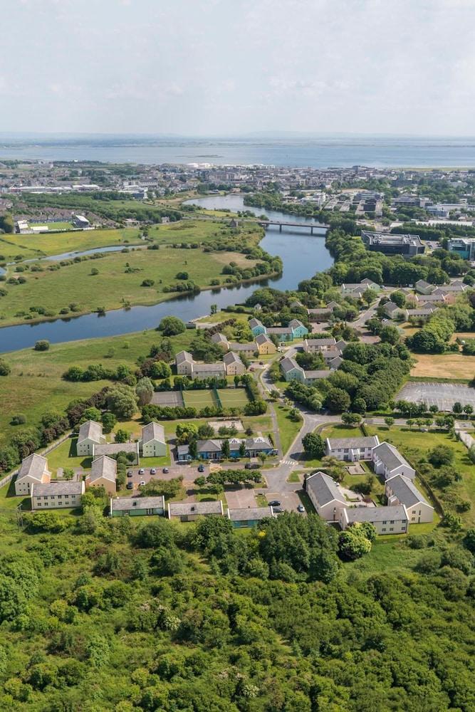 Corrib Village Rooms University Of Galway Exterior photo