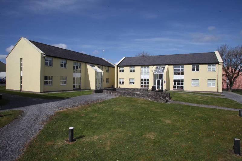 Corrib Village Rooms University Of Galway Exterior photo